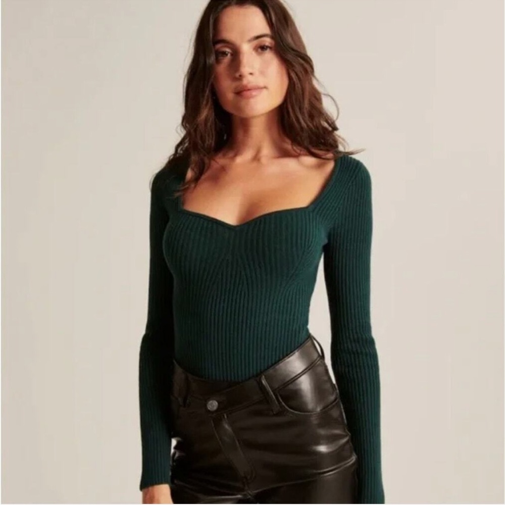 Abercrombie & Fitch Long Sleeve Sweetheart Sweater Bodysuit. Green. Size XS